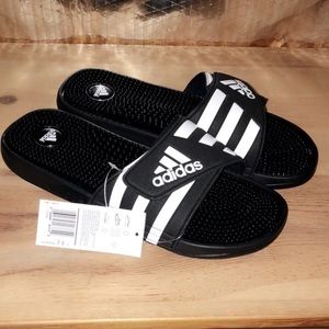 Mens black & white Adidas slides for @jackieblu420